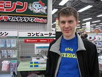 070307_heja sverige I det jttestora varuhuset i elektronikdistriktet Akihabara sljer de kvalittssaker.